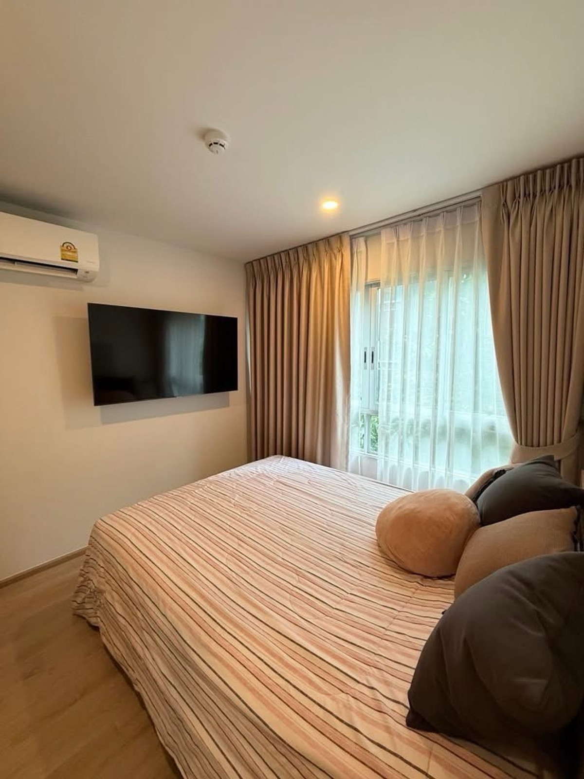 For RentCondoKasetsart, Ratchayothin : For rent, Elio Del Moss, Soi Phahonyothin 34, 1bed plus (2 bedrooms), near food sources, near BTS Senanikom 700 m., there is a shuttle, near Kasetsart University**TEL: 0863649888 / LINE: @751paggb