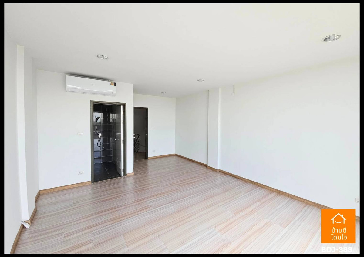 Home OfficePattanakan, Srinakarin : (Sell/Rent) Prime location for doing business HomeOffice City Link Rama 9-Srinakarin (17.9 sq m.) 3 bedrooms, 3 bathrooms, along Kanchana parallel road.