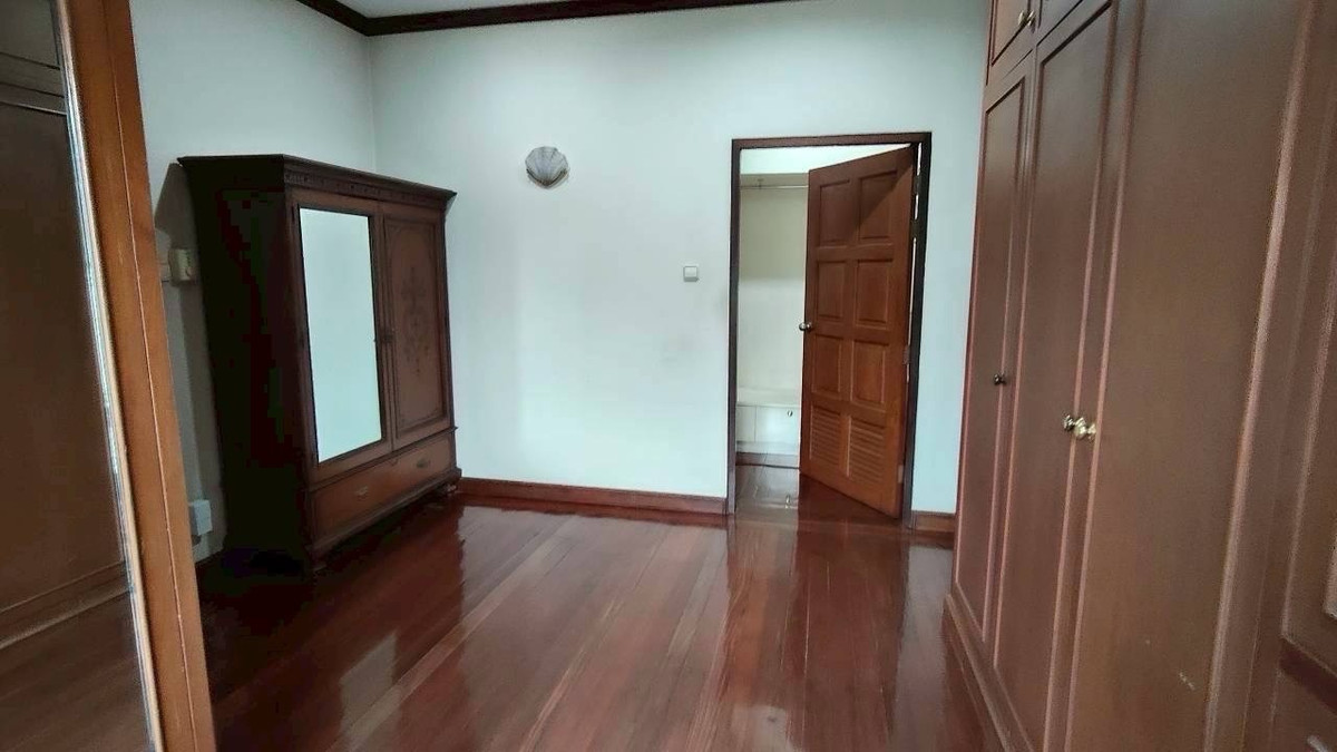 ให้เช่าบ้านพัฒนาการ ศรีนครินทร์ : 🏡 ให้เช่าบ้านเดี่ยวหลังใหญ่ – ซอยกรุงเทพกรีฑา 8เหมาะสำหรับพักอาศัยหรือทำ โฮมออฟฟิศบนพื้นที่ใหญ่ถึง 1 ไร่ พื้นที่ใช้สอยกว้างขวาง