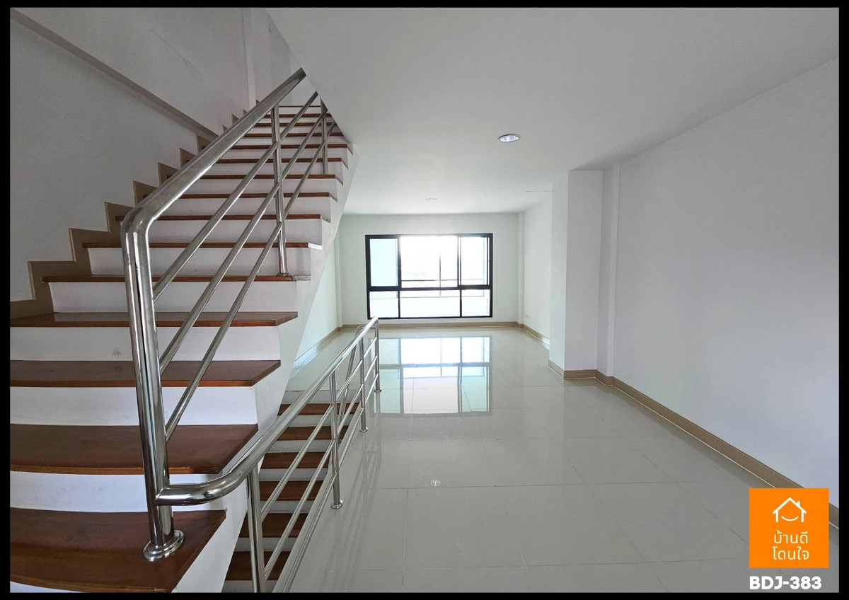 Home OfficePattanakan, Srinakarin : (Sell/Rent) Prime location for doing business HomeOffice City Link Rama 9-Srinakarin (17.9 sq m.) 3 bedrooms, 3 bathrooms, along Kanchana parallel road.