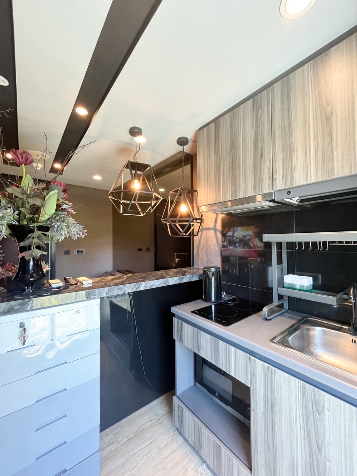 ขายคอนโดบางนา แบริ่ง ลาซาล : ขาย และ ให้เช่า  สุขุมวิท 105  BTS แบริ่ง  ซื้อ ห้องนี้ มีเงินทอน หลัก 1-3 แสน 