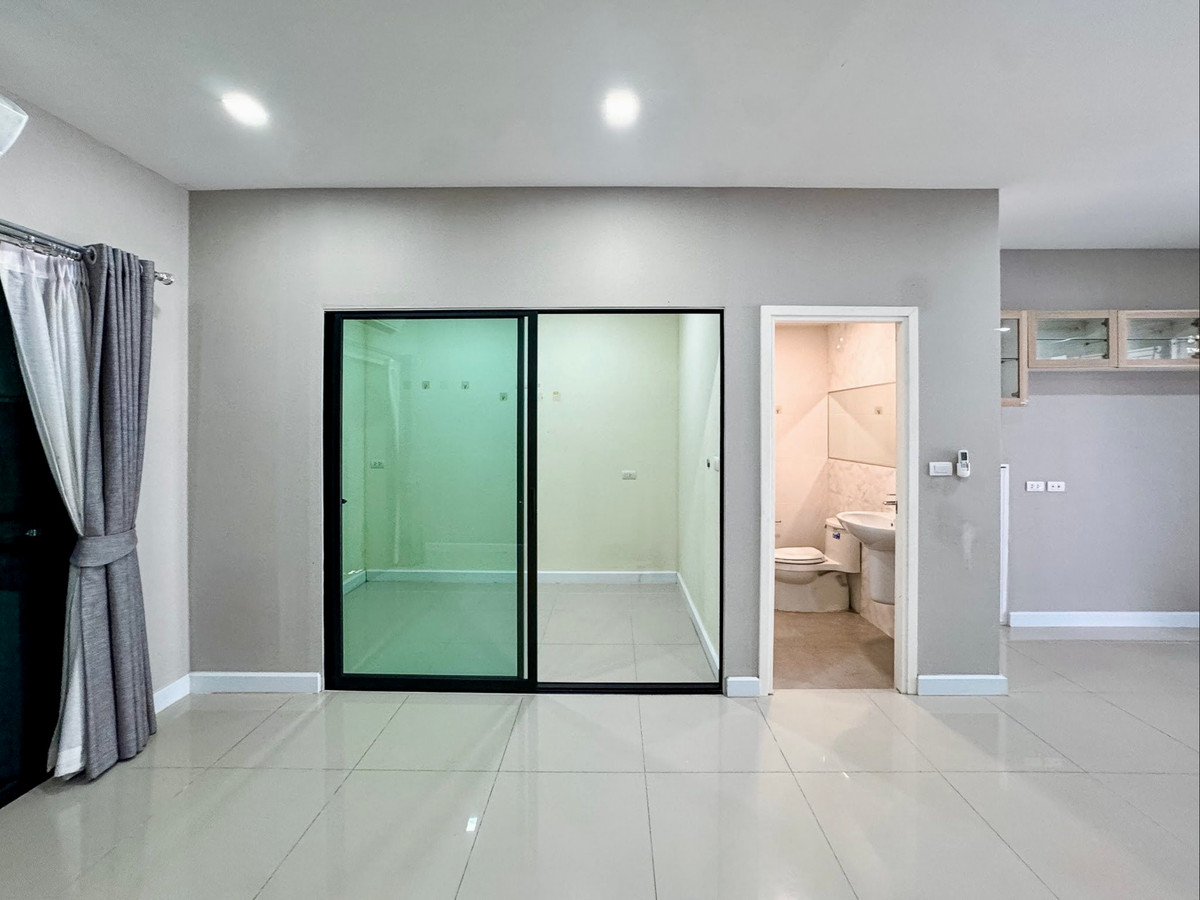 For SaleTownhomeNawamin, Ramindra : For Sale: Modern 3-Storey Townhome | Fully Extended, Like-New Condition | 4 Bedrooms | Prime Location Near Expressway