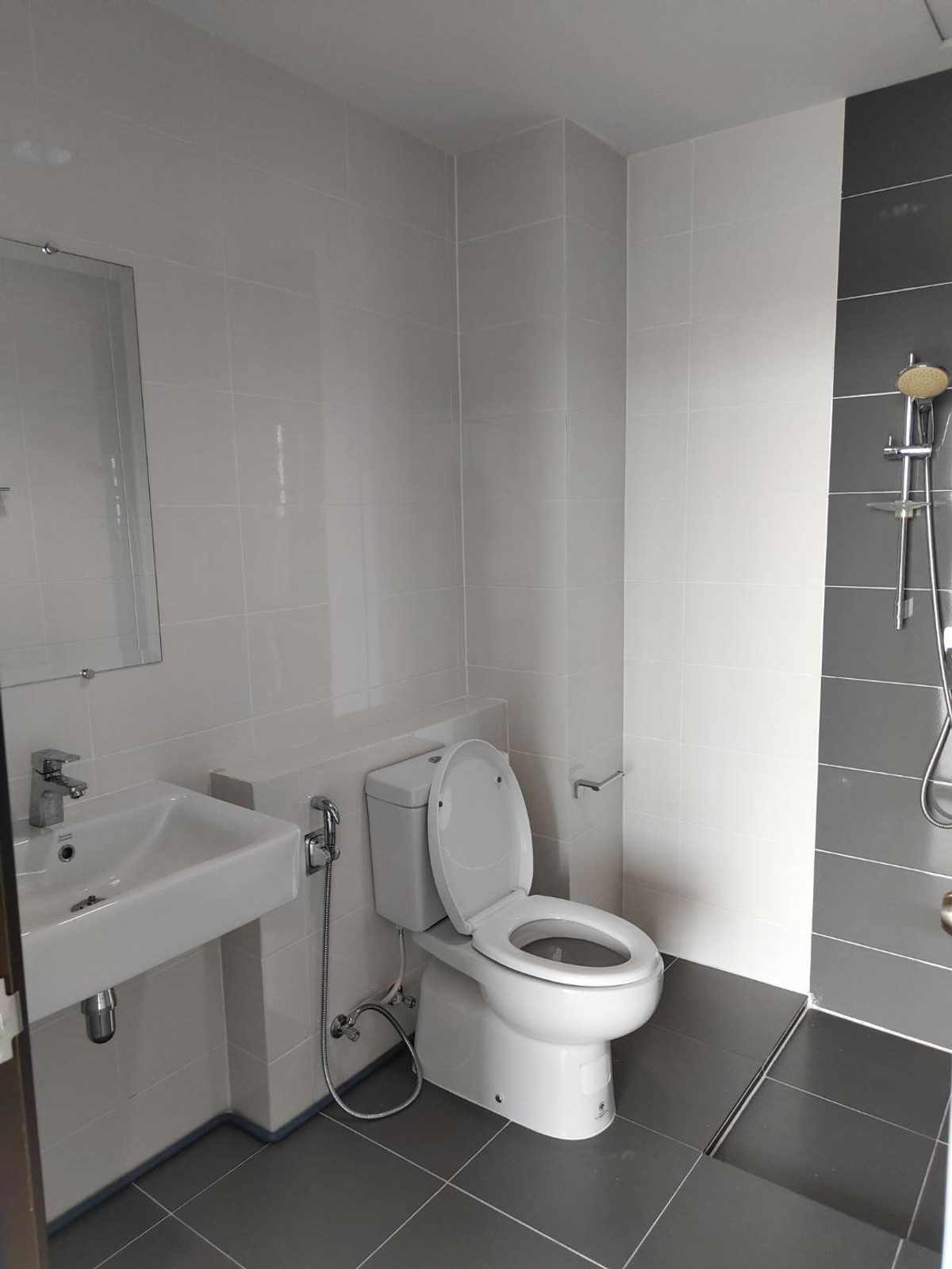 Home OfficePattanakan, Srinakarin : (Sell/Rent) Prime location for doing business HomeOffice City Link Rama 9-Srinakarin (17.9 sq m.) 3 bedrooms, 3 bathrooms, along Kanchana parallel road.