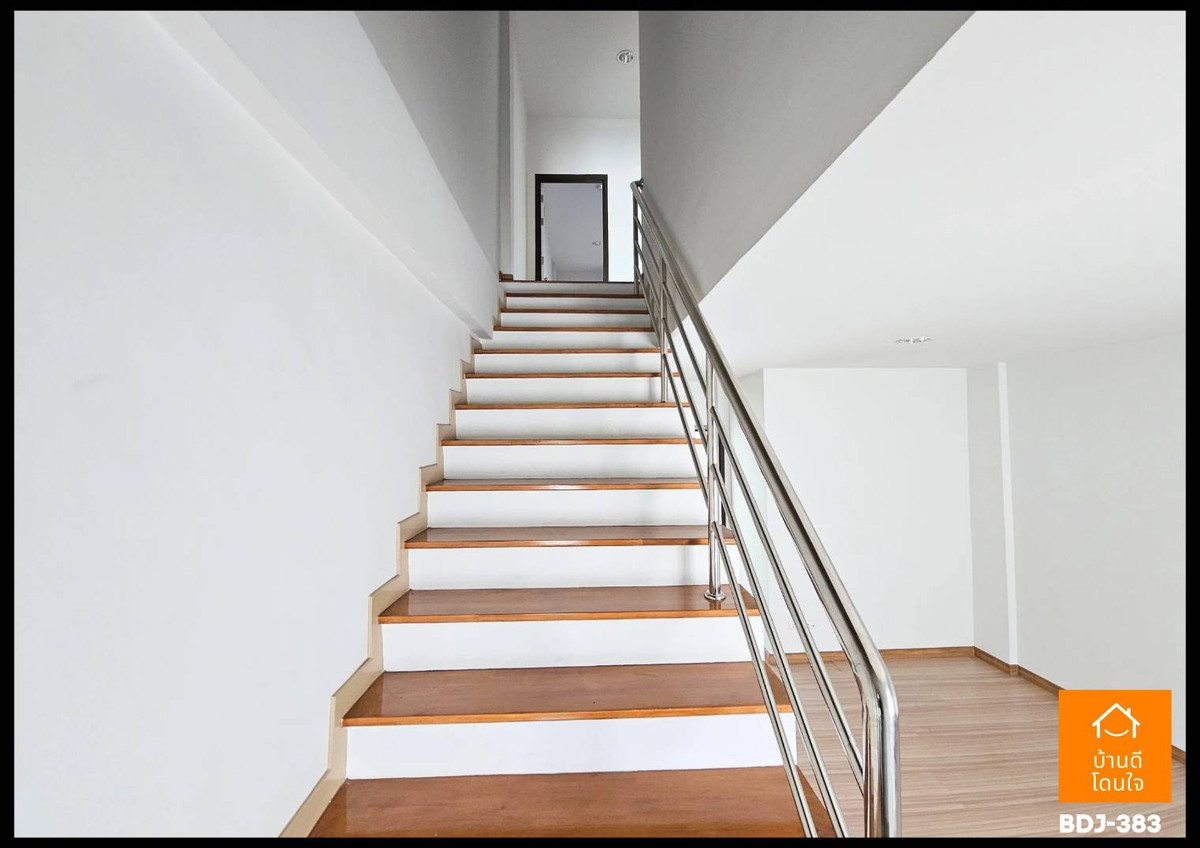 Home OfficePattanakan, Srinakarin : (Sell/Rent) Prime location for doing business HomeOffice City Link Rama 9-Srinakarin (17.9 sq m.) 3 bedrooms, 3 bathrooms, along Kanchana parallel road.