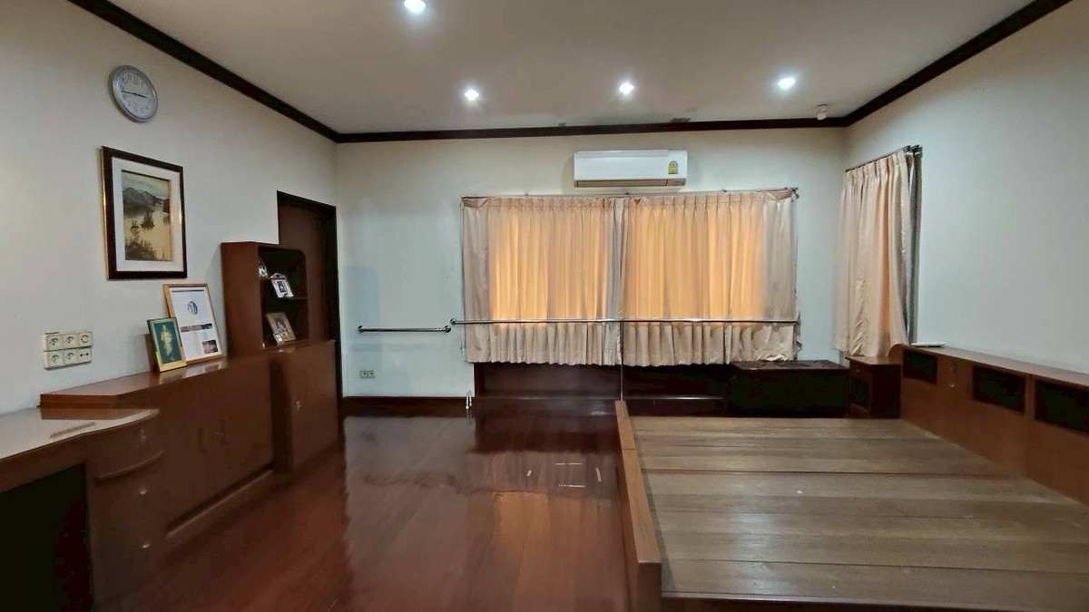 ให้เช่าบ้านพัฒนาการ ศรีนครินทร์ : 🏡 ให้เช่าบ้านเดี่ยวหลังใหญ่ – ซอยกรุงเทพกรีฑา 8เหมาะสำหรับพักอาศัยหรือทำ โฮมออฟฟิศบนพื้นที่ใหญ่ถึง 1 ไร่ พื้นที่ใช้สอยกว้างขวาง