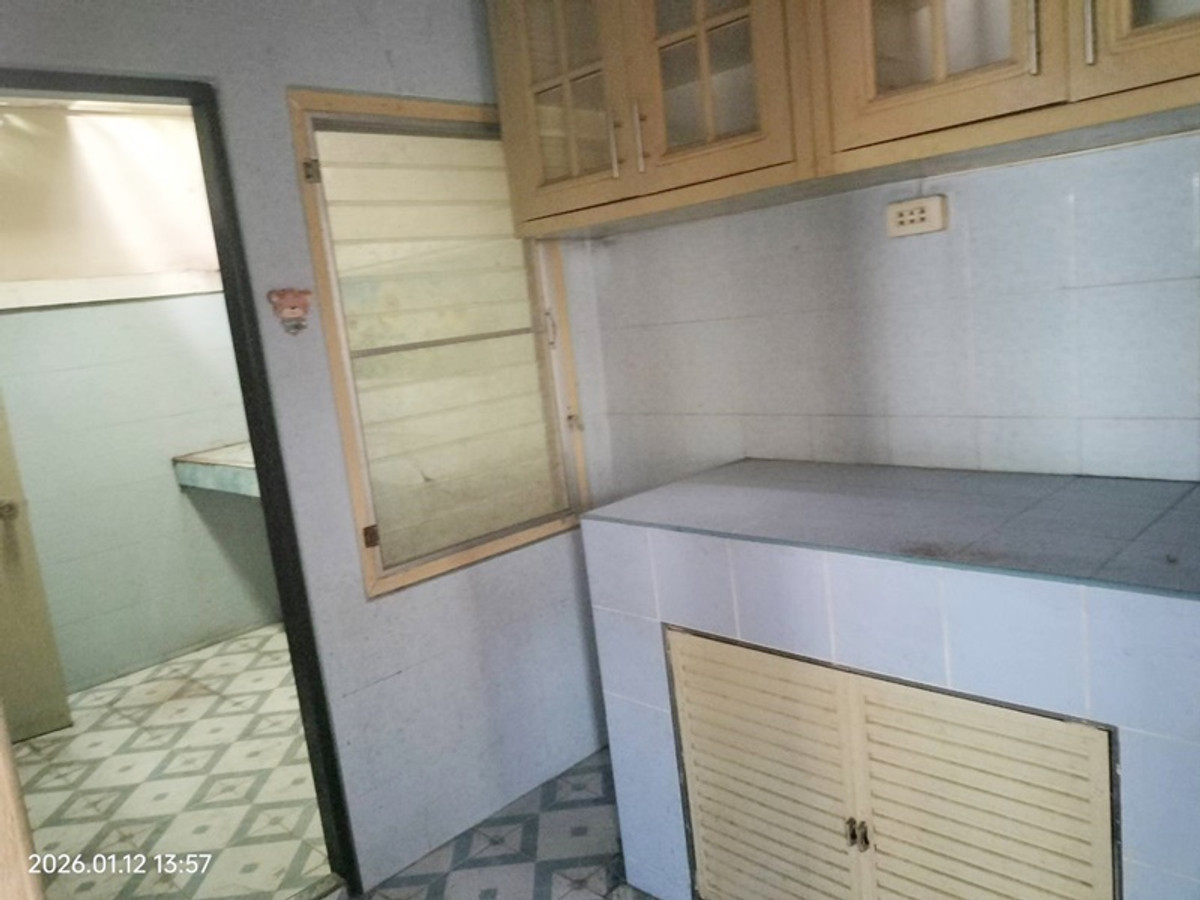 For SaleTownhomePathum Thani,Rangsit, Thammasat : Townhouse for sale, 2-story corner room, Pruksa 9, Soi 4, Rangsit-Khlong 3, size 20.9 sq m., 3 bedrooms, 2 bathrooms, newly renovated, addition to fill the surrounding terrace, kitchen, parking, price 1,450,000.-, free loan, if interested contact 085-550-