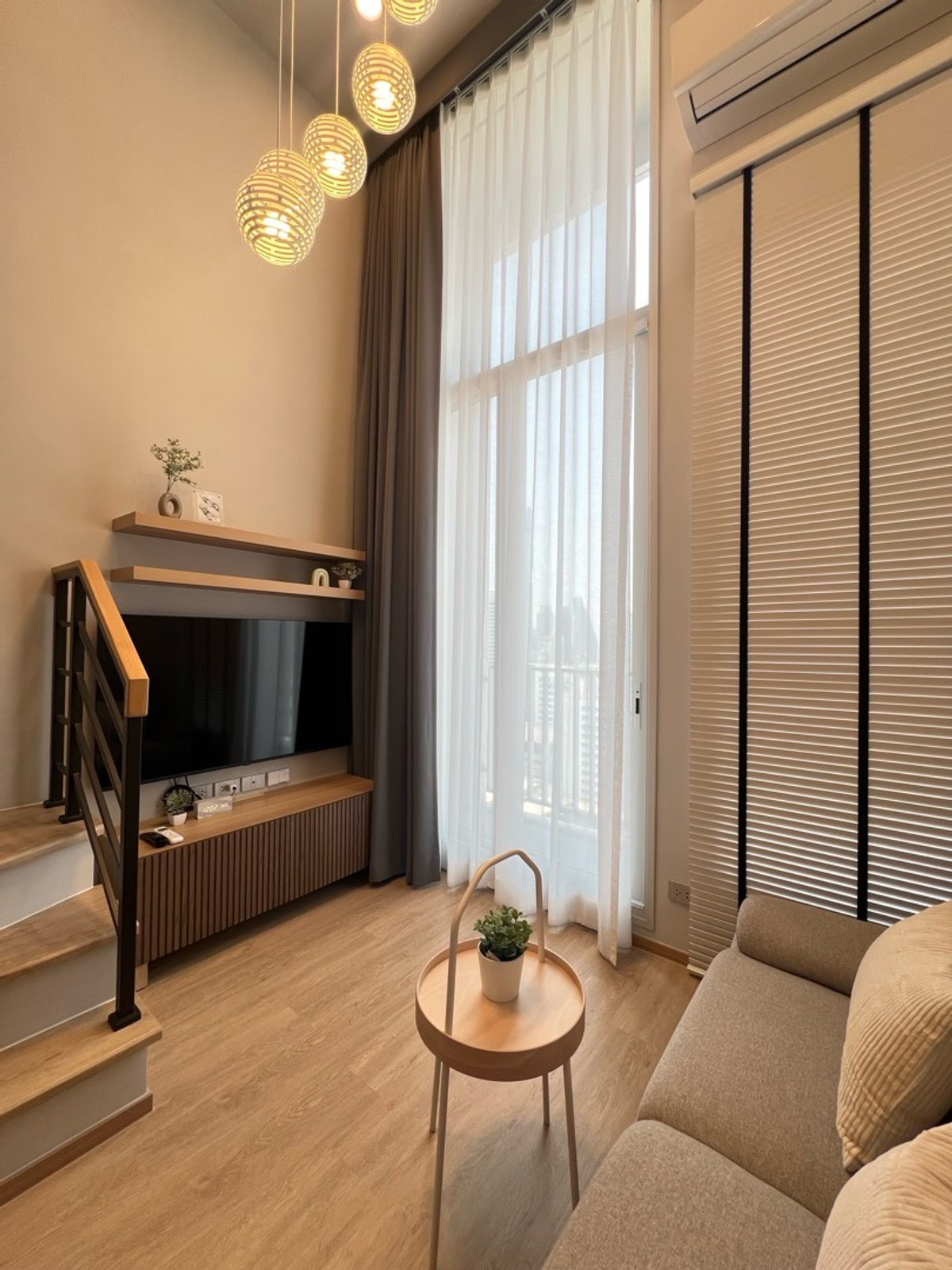 For RentCondoSiam Paragon ,Chulalongkorn,Samyan : Condo near Chula, 1 bedroom, 38 sq m., high floor, fully furnished, ready to move in, Culture Chula, near MRT Samyan 350 m., opposite the Thai Red Cross Statue. Make an appointment to see the actual room. Call 062-339-3663