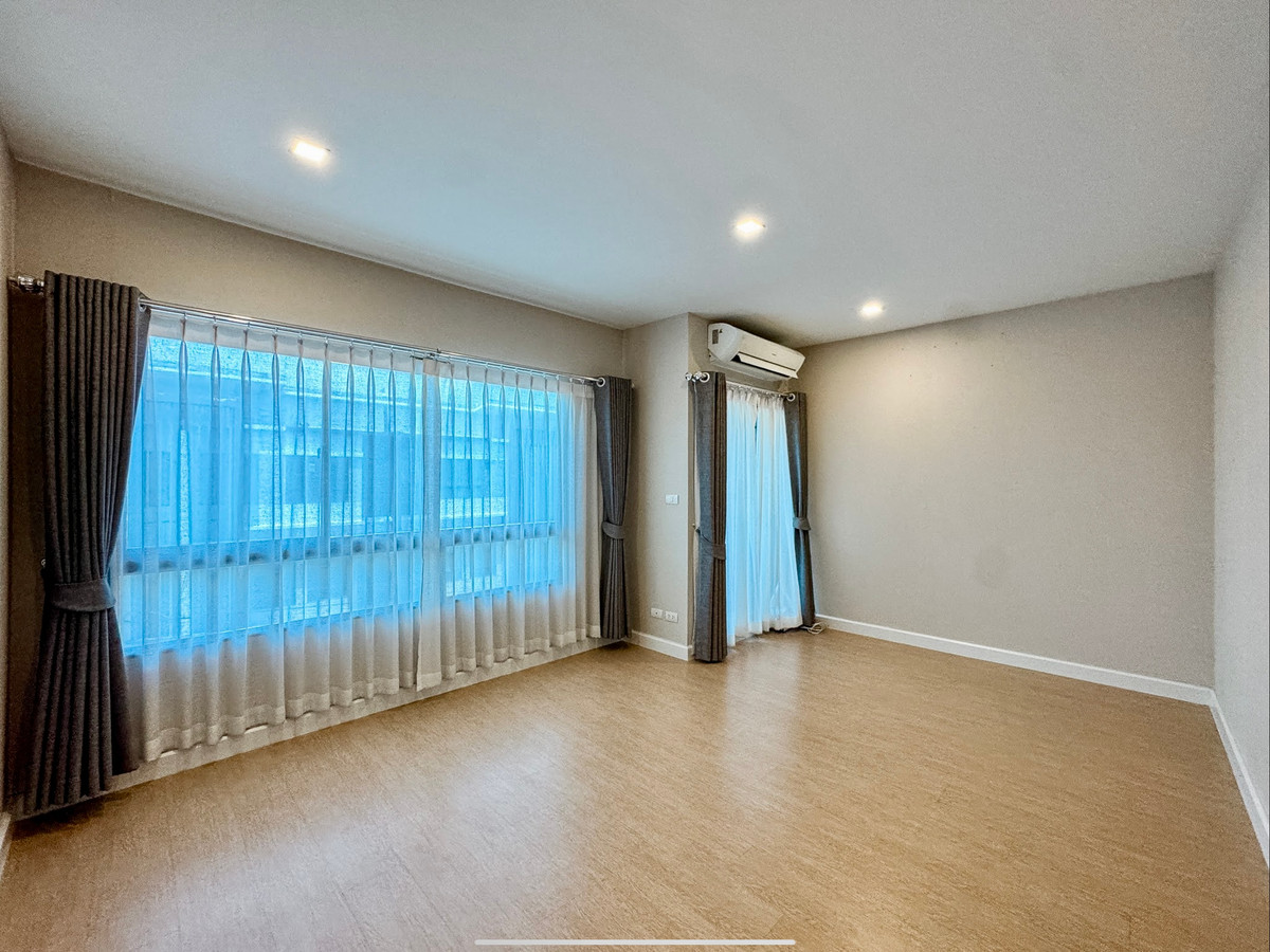 For SaleTownhomeNawamin, Ramindra : For Sale: Modern 3-Storey Townhome | Fully Extended, Like-New Condition | 4 Bedrooms | Prime Location Near Expressway