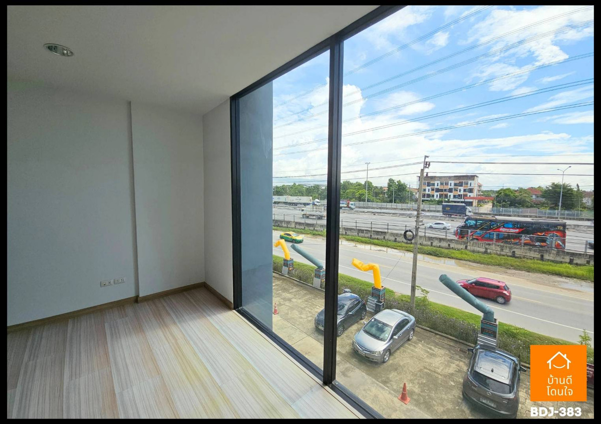 Home OfficePattanakan, Srinakarin : (Sell/Rent) Prime location for doing business HomeOffice City Link Rama 9-Srinakarin (17.9 sq m.) 3 bedrooms, 3 bathrooms, along Kanchana parallel road.