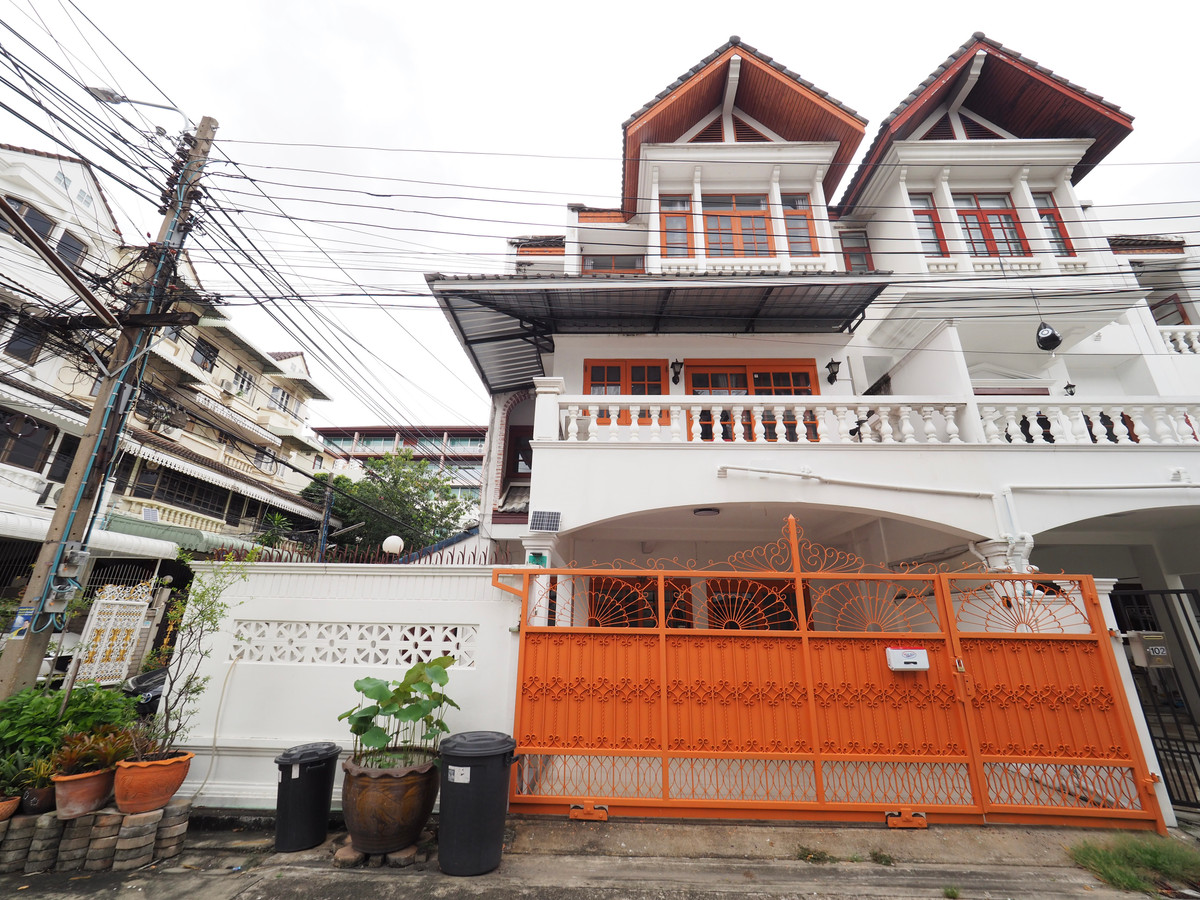 For RentTownhomeSathorn, Narathiwat : 3-Storey Corner Townhouse on Chan Road, Sathon district 4Beds 4Baths