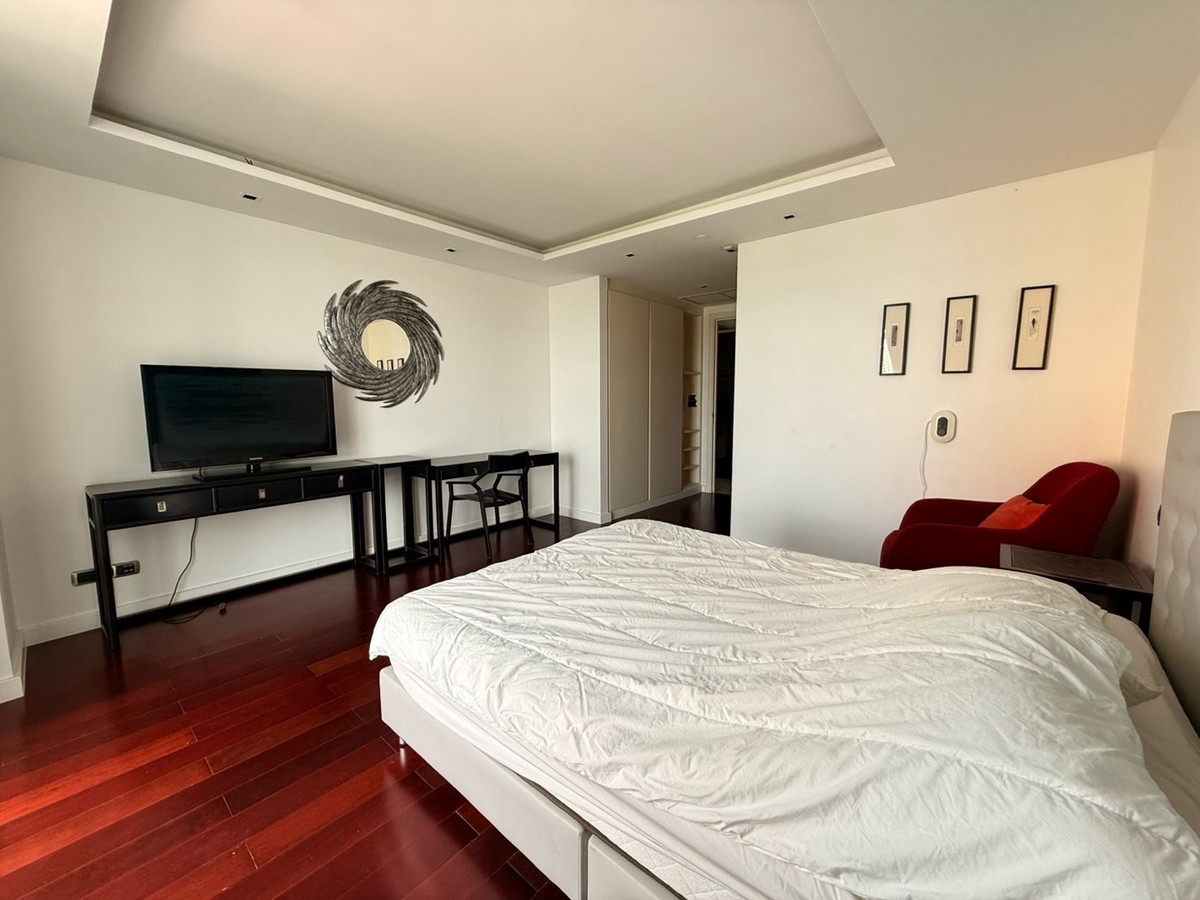 ให้เช่าคอนโดอารีย์ อนุสาวรีย์ : For Rent 3-Bedroom Pet Friendly Condo 