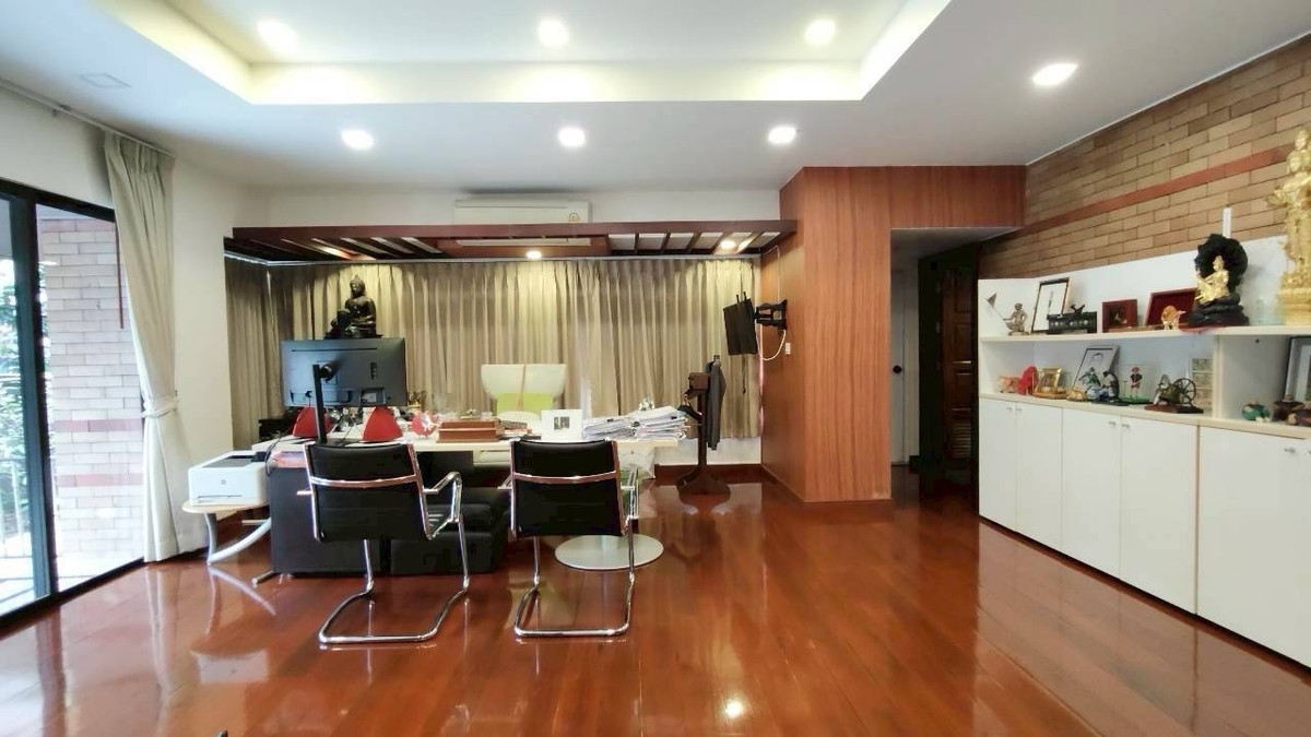 ให้เช่าบ้านพัฒนาการ ศรีนครินทร์ : 🏡 ให้เช่าบ้านเดี่ยวหลังใหญ่ – ซอยกรุงเทพกรีฑา 8เหมาะสำหรับพักอาศัยหรือทำ โฮมออฟฟิศบนพื้นที่ใหญ่ถึง 1 ไร่ พื้นที่ใช้สอยกว้างขวาง