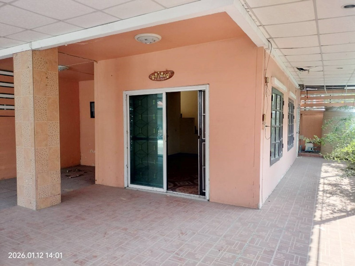 ขายทาวน์โฮมปทุมธานี รังสิต ธรรมศาสตร์ : ขายทาวน์เฮ้าส์ห้องมุม 2 ชั้น พฤกษา 9 ซอย 4 รังสิต-คลอง 3 ขนาด 27.4 ตรว. มี 3 ห้องนอน 2 ห้องน้ำ  ต่อเติมเต็ม ห้องครัว ที่จอดรถ ราคา  1,590,000.-  สินเชื่อฟรี  สนใจติดต่อ 085-550-1599