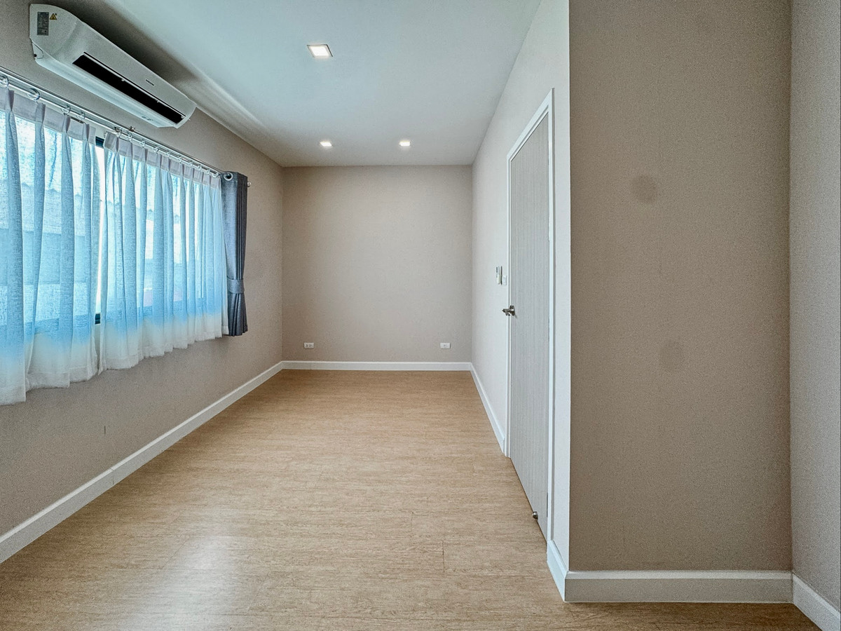 For SaleTownhomeNawamin, Ramindra : For Sale: Modern 3-Storey Townhome | Fully Extended, Like-New Condition | 4 Bedrooms | Prime Location Near Expressway