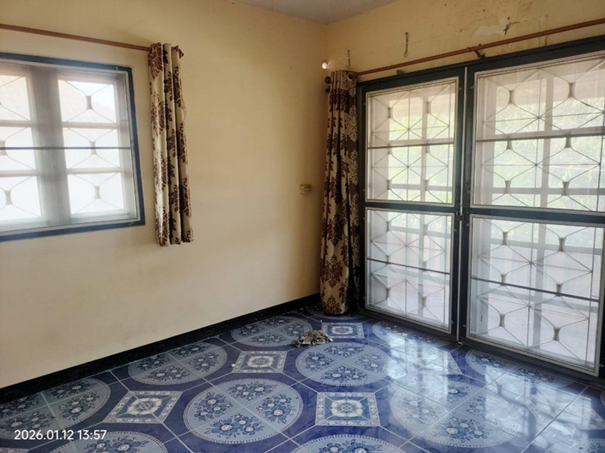 For SaleTownhomePathum Thani,Rangsit, Thammasat : Townhouse for sale, 2-story corner room, Pruksa 9, Soi 4, Rangsit-Khlong 3, size 20.9 sq m., 3 bedrooms, 2 bathrooms, newly renovated, addition to fill the surrounding terrace, kitchen, parking, price 1,450,000.-, free loan, if interested contact 085-550-