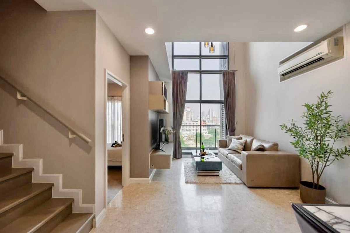 ขายคอนโดสุขุมวิท อโศก ทองหล่อ : 📢👇 ห้องหายาก ดีลดีที่สุดสำหรับดูเพล็กซ์ 2 ห้องนอน ราคาโดนใจ ทำเลน่าอยู่ใจกลางทองหล่อ มาพร้อมระเบียงกว้าง วิวเมืองพาโนรามา แต่งสวยสไตล์โมเดิร์น เดินไม่กี่ก้าวถึงรถไฟฟ้า BTS