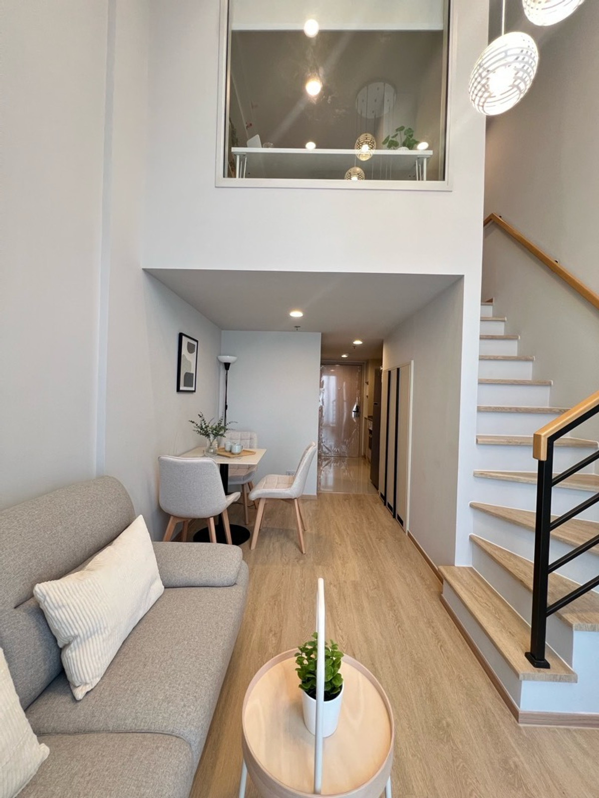 For RentCondoSiam Paragon ,Chulalongkorn,Samyan : Condo near Chula, 1 bedroom, 38 sq m., high floor, fully furnished, ready to move in, Culture Chula, near MRT Samyan 350 m., opposite the Thai Red Cross Statue. Make an appointment to see the actual room. Call 062-339-3663