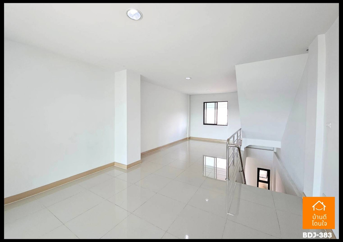 Home OfficePattanakan, Srinakarin : (Sell/Rent) Prime location for doing business HomeOffice City Link Rama 9-Srinakarin (17.9 sq m.) 3 bedrooms, 3 bathrooms, along Kanchana parallel road.