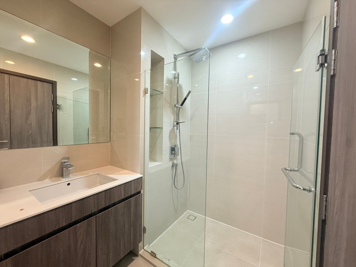 For RentCondoOnnut, Udomsuk : Rare unit at Ideo Mobi 66 💙 High floor with a stunning city view 🌆 Only 18,000 THB, ready to move in!