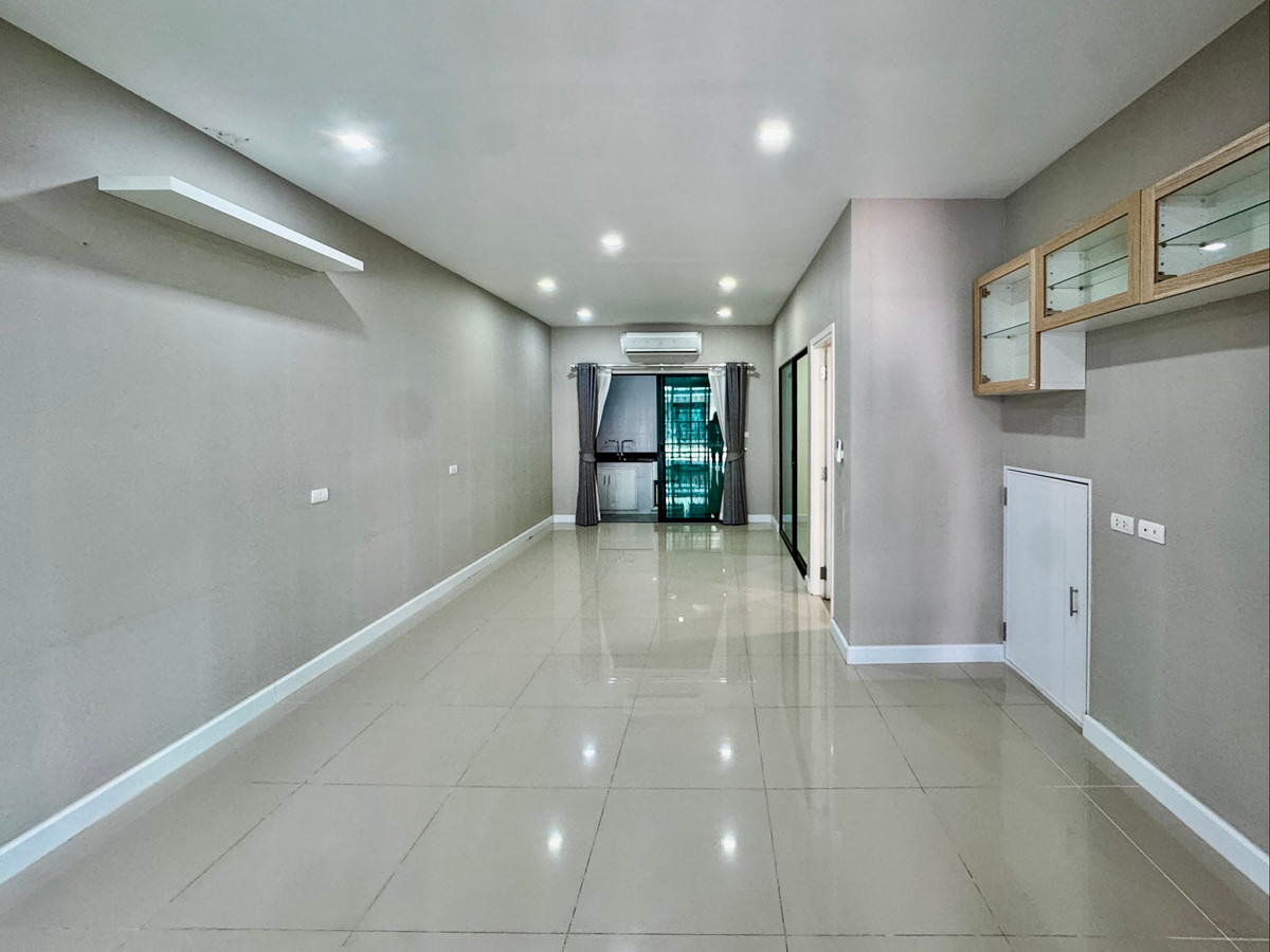 For SaleTownhomeNawamin, Ramindra : For Sale: Modern 3-Storey Townhome | Fully Extended, Like-New Condition | 4 Bedrooms | Prime Location Near Expressway