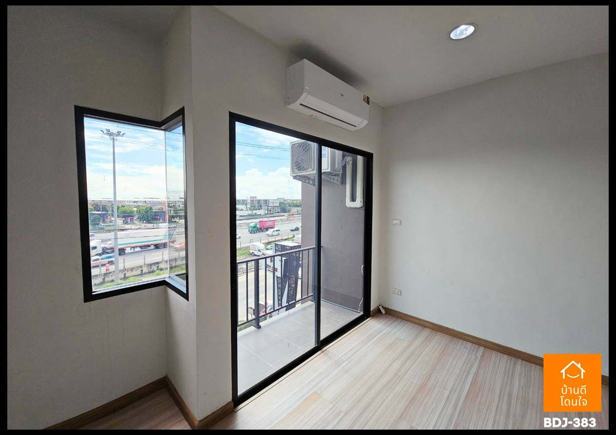 Home OfficePattanakan, Srinakarin : (Sell/Rent) Prime location for doing business HomeOffice City Link Rama 9-Srinakarin (17.9 sq m.) 3 bedrooms, 3 bathrooms, along Kanchana parallel road.