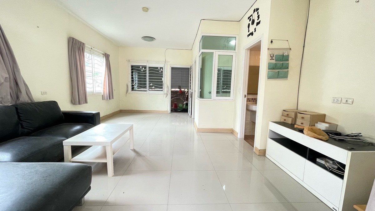 ขายทาวน์โฮมลาดกระบัง สุวรรณภูมิ : ขายทาวน์โฮมกัสโต้ บางนา–สุวรรณภูมิ    4ห้องนอน 3ห้องน้ำ บ้านหลังมุม โซนหน้าสวน เป็นส่วนตัว ขายถูกสุดในโครงการ