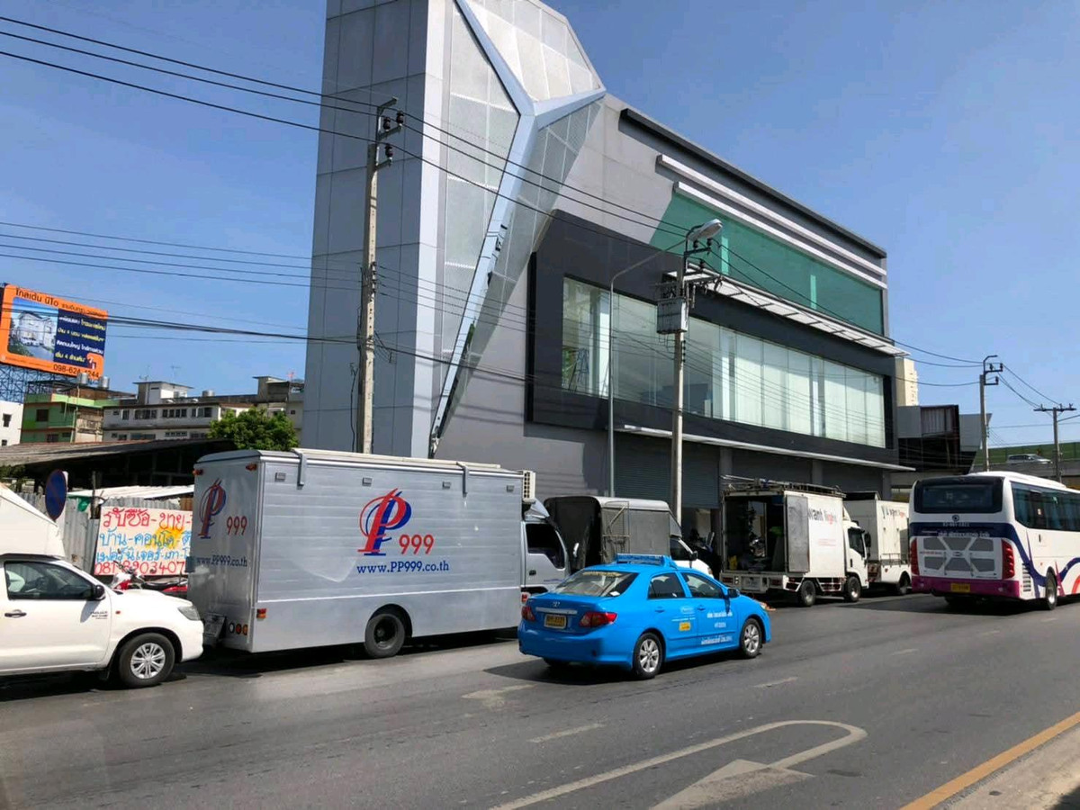 For RentShowroomNawamin, Ramindra : 📍 FOR RENT: Prime Roadside Showroom Complex (2 Buildings) — Ramintra / Ramintra–Ratchada