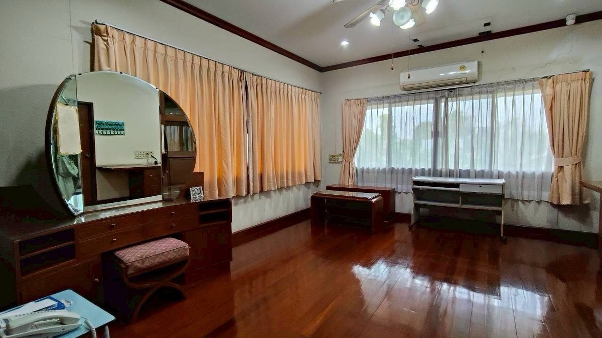 ให้เช่าบ้านพัฒนาการ ศรีนครินทร์ : 🏡 ให้เช่าบ้านเดี่ยวหลังใหญ่ – ซอยกรุงเทพกรีฑา 8เหมาะสำหรับพักอาศัยหรือทำ โฮมออฟฟิศบนพื้นที่ใหญ่ถึง 1 ไร่ พื้นที่ใช้สอยกว้างขวาง