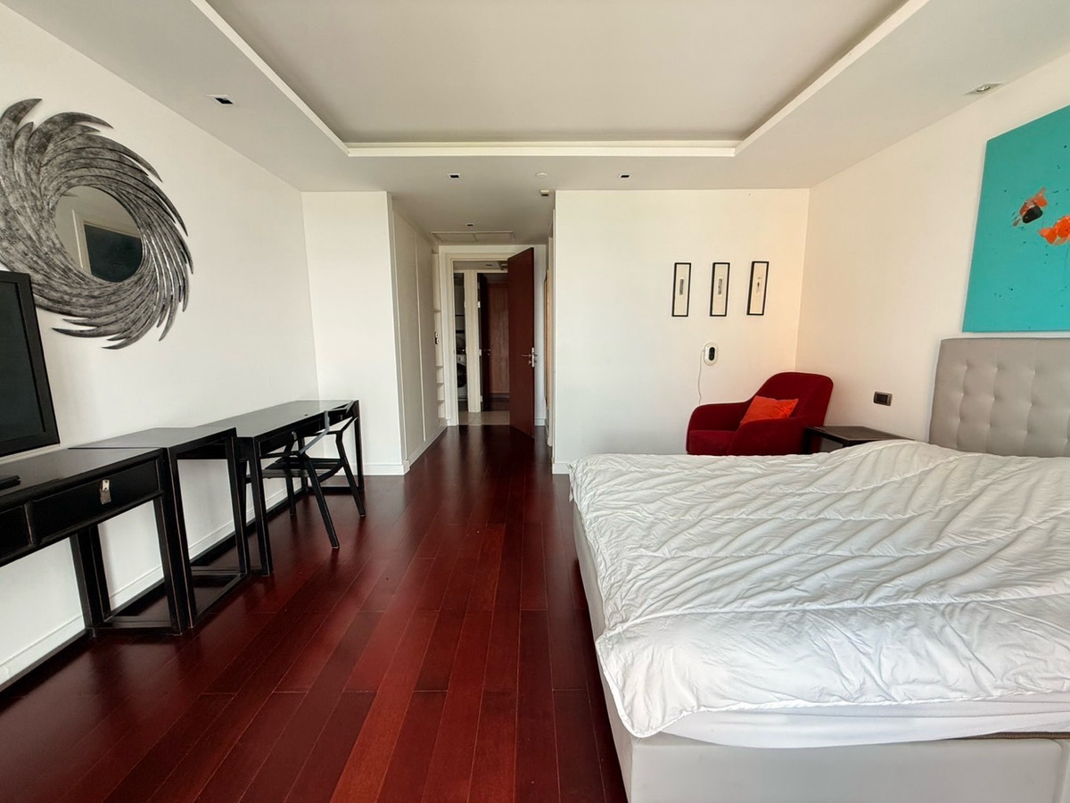 ให้เช่าคอนโดอารีย์ อนุสาวรีย์ : For Rent 3-Bedroom Pet Friendly Condo 