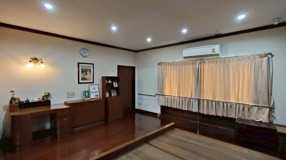 ให้เช่าบ้านพัฒนาการ ศรีนครินทร์ : 🏡 ให้เช่าบ้านเดี่ยวหลังใหญ่ – ซอยกรุงเทพกรีฑา 8เหมาะสำหรับพักอาศัยหรือทำ โฮมออฟฟิศบนพื้นที่ใหญ่ถึง 1 ไร่ พื้นที่ใช้สอยกว้างขวาง