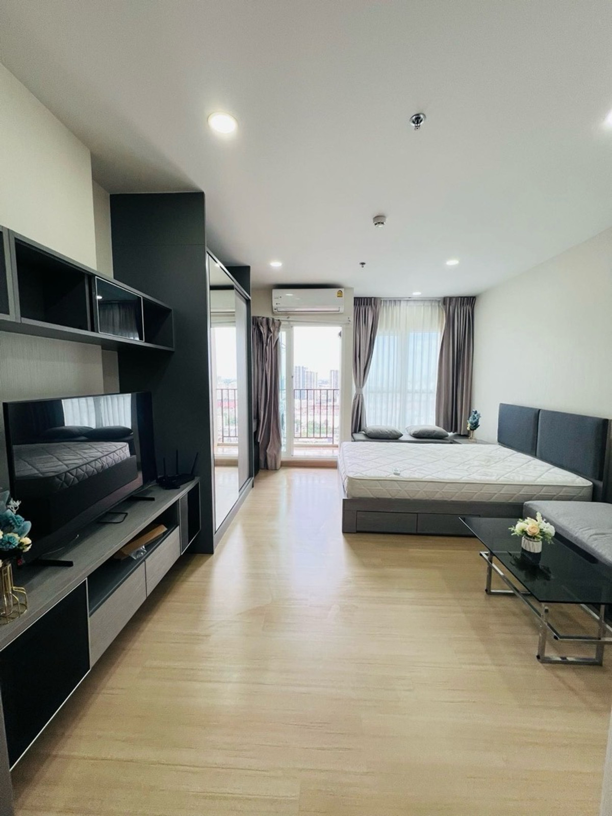 For RentCondoRamkhamhaeng, Hua Mak : Supalai Veranda Ramkhamhaeng | High Floor 1 Bedroom | 28F | 30 sqm | Fully Furnished