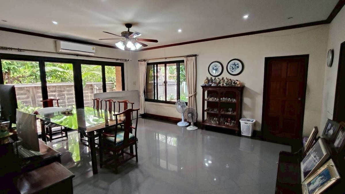 ให้เช่าบ้านพัฒนาการ ศรีนครินทร์ : 🏡 ให้เช่าบ้านเดี่ยวหลังใหญ่ – ซอยกรุงเทพกรีฑา 8เหมาะสำหรับพักอาศัยหรือทำ โฮมออฟฟิศบนพื้นที่ใหญ่ถึง 1 ไร่ พื้นที่ใช้สอยกว้างขวาง