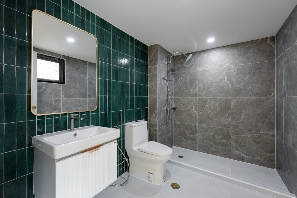 ขายคอนโดสุขุมวิท อโศก ทองหล่อ : 📢👇 เพนท์เฮ้าส์ ตกแต่งใหม่ทั้งระบบ ขนาดกว้างใจกลางอโศก เดินทางสะดวกที่สุด ทั้ง BTS และ MRT เหมาะทั้งสำหรับอยู่อาศัยเองและนักลงทุน เนื่องจากมีความต้องการเช่าสูง