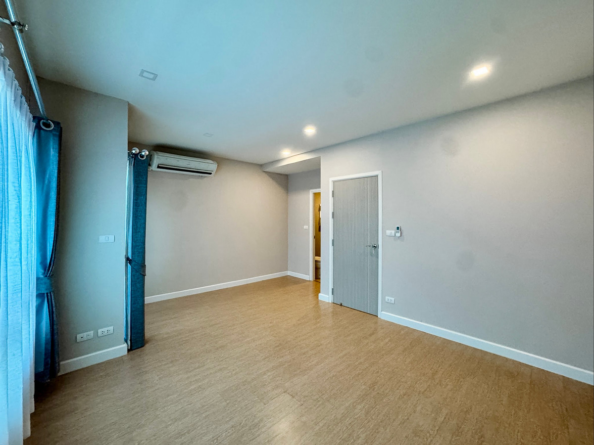 For SaleTownhomeNawamin, Ramindra : For Sale: Modern 3-Storey Townhome | Fully Extended, Like-New Condition | 4 Bedrooms | Prime Location Near Expressway