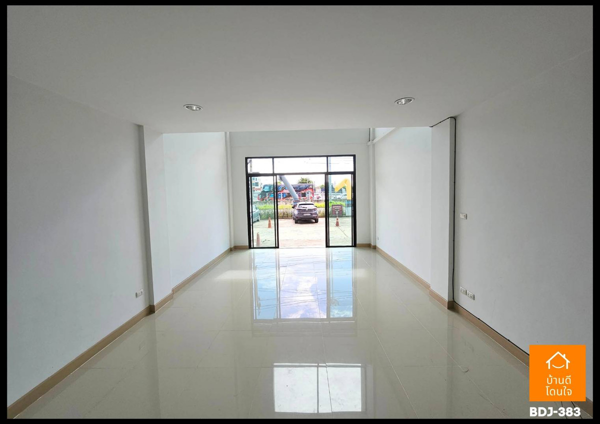Home OfficePattanakan, Srinakarin : (Sell/Rent) Prime location for doing business HomeOffice City Link Rama 9-Srinakarin (17.9 sq m.) 3 bedrooms, 3 bathrooms, along Kanchana parallel road.