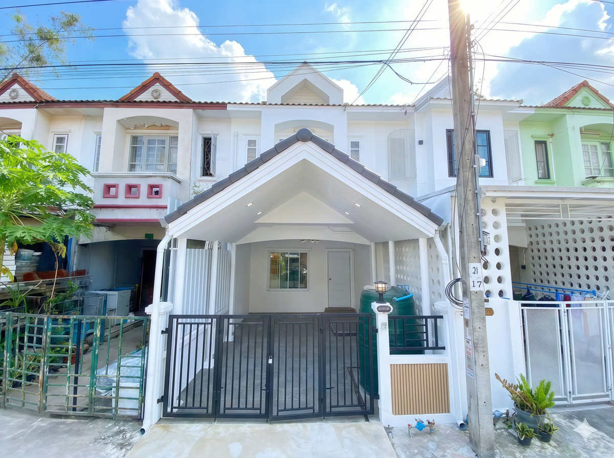 For SaleTownhomeNawamin, Ramindra : For sale, 2-story townhouse, 16.5 Tarawa, KC Village 1, Hathairat 39, near Fashion Island. Chatuchot Expressway is ready to move in, adding a kitchen and garage.