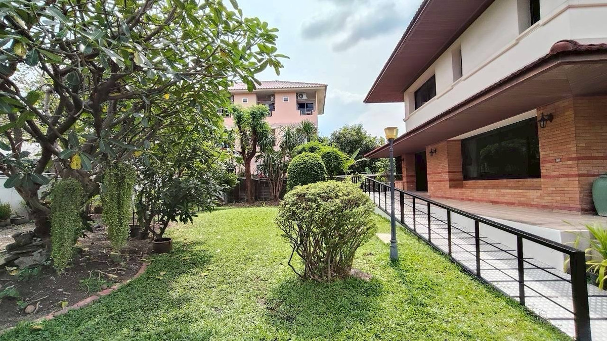 ให้เช่าบ้านพัฒนาการ ศรีนครินทร์ : 🏡 ให้เช่าบ้านเดี่ยวหลังใหญ่ – ซอยกรุงเทพกรีฑา 8เหมาะสำหรับพักอาศัยหรือทำ โฮมออฟฟิศบนพื้นที่ใหญ่ถึง 1 ไร่ พื้นที่ใช้สอยกว้างขวาง