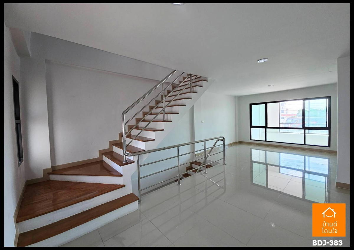 Home OfficePattanakan, Srinakarin : (Sell/Rent) Prime location for doing business HomeOffice City Link Rama 9-Srinakarin (17.9 sq m.) 3 bedrooms, 3 bathrooms, along Kanchana parallel road.