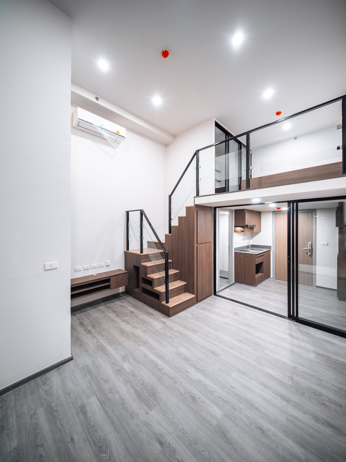 For SaleCondoLadprao101, Happy Land, The Mall Bang Kapi : 🔥Urgent sale for the best price. In the Lat Phrao-Bang Kapi location🔥 Room with ceiling height 4.2 meters 3.89 only📍Contact New 0618461884