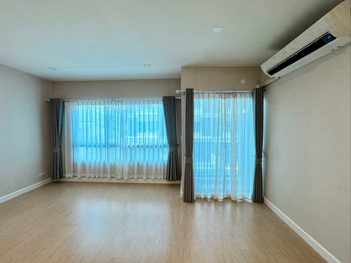 For SaleTownhomeNawamin, Ramindra : For Sale: Modern 3-Storey Townhome | Fully Extended, Like-New Condition | 4 Bedrooms | Prime Location Near Expressway