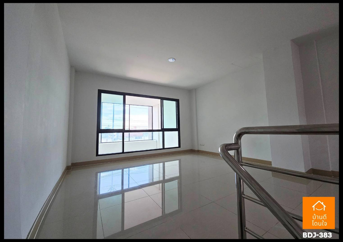 Home OfficePattanakan, Srinakarin : (Sell/Rent) Prime location for doing business HomeOffice City Link Rama 9-Srinakarin (17.9 sq m.) 3 bedrooms, 3 bathrooms, along Kanchana parallel road.