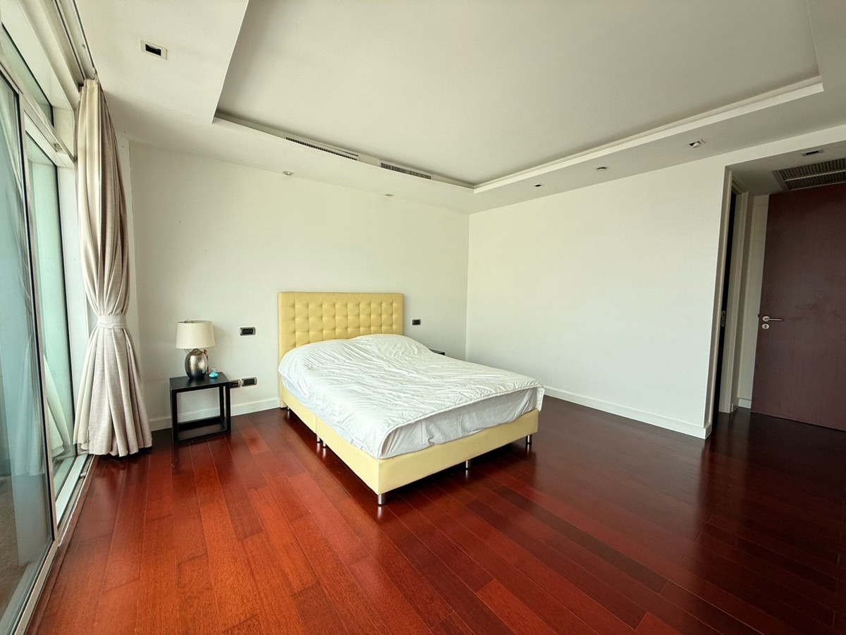 ให้เช่าคอนโดอารีย์ อนุสาวรีย์ : For Rent 3-Bedroom Pet Friendly Condo 