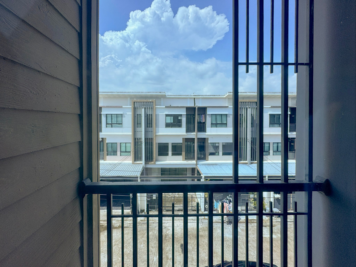 For SaleTownhomeNawamin, Ramindra : For Sale: Modern 3-Storey Townhome | Fully Extended, Like-New Condition | 4 Bedrooms | Prime Location Near Expressway