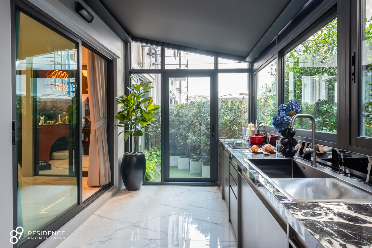 บ้านพระราม 9 เพชรบุรีตัดใหม่ RCA : ให้เช่า-ขาย บ้านหรู ทาวน์โฮมทรงอิสระ สไตล์บ้านเดี่ยว 4ชั้น 4 ห้องนอน 5 ห้องน้ำ จอดรถได้ 2คัน ในโครงการ 89 เรสซิเดนซ์ รัชดา-พระราม 9 ทำเลดี ราคาเอื้อมถึง ต่างชาติซื้อได้