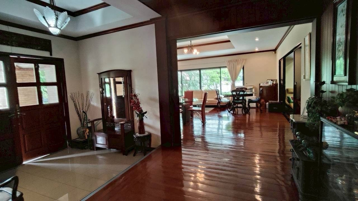 ให้เช่าบ้านพัฒนาการ ศรีนครินทร์ : 🏡 ให้เช่าบ้านเดี่ยวหลังใหญ่ – ซอยกรุงเทพกรีฑา 8เหมาะสำหรับพักอาศัยหรือทำ โฮมออฟฟิศบนพื้นที่ใหญ่ถึง 1 ไร่ พื้นที่ใช้สอยกว้างขวาง