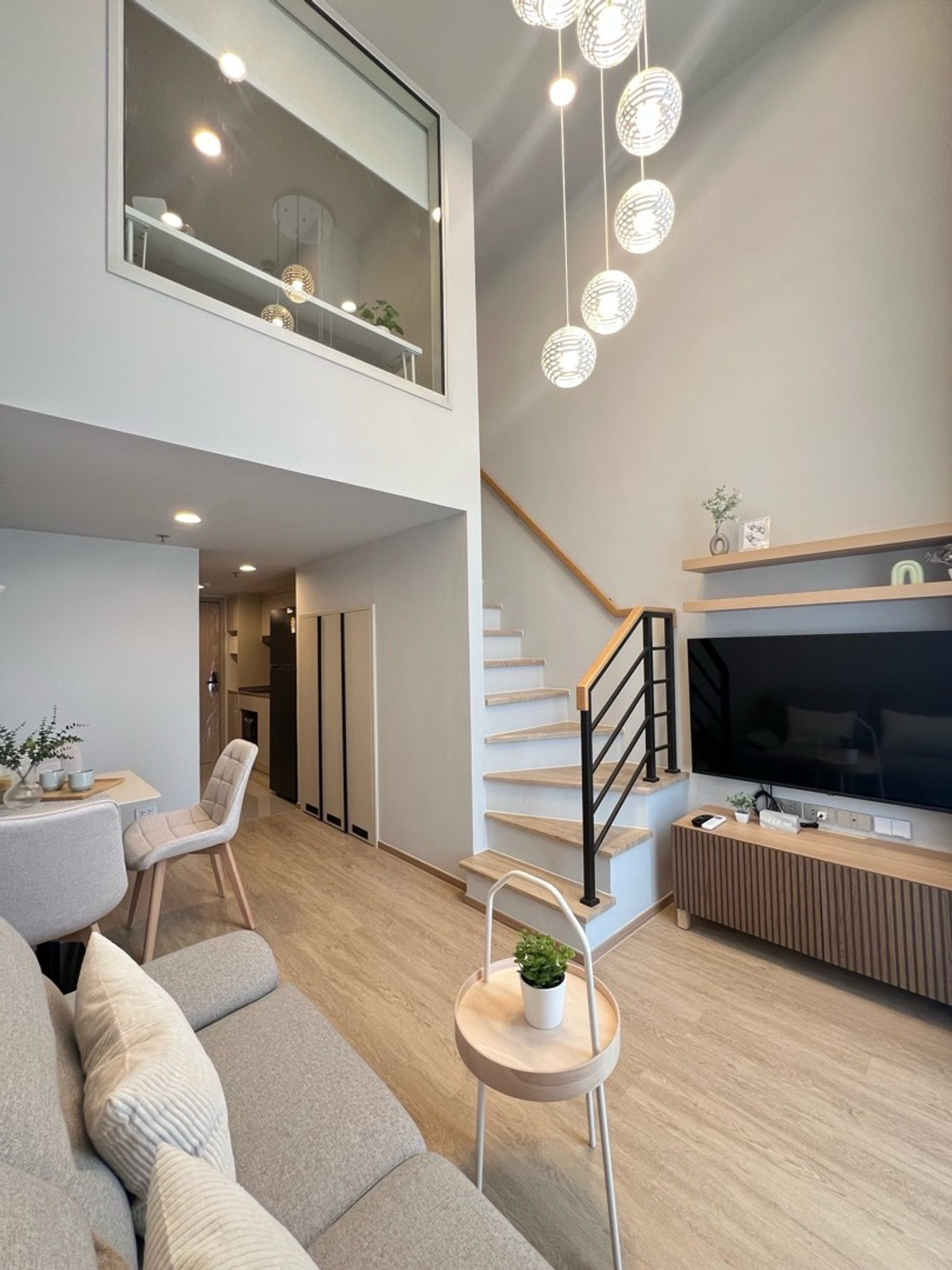 ให้เช่าคอนโดสยาม จุฬา สามย่าน : ให้เช่า 1 ห้องนอน 38 ตรม. ชั้นสูง แต่งครบ พร้อมอยู่ Culture Chula ใกล้ MRT สามย่าน 350 ม. ตรงข้ามสถากาชาดไทย นัดชมห้องจริง โทร.062-339-3663