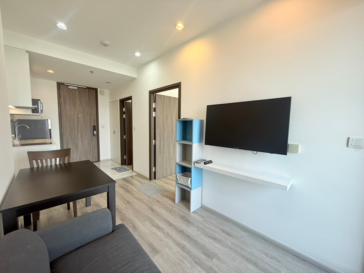 For RentCondoOnnut, Udomsuk : Rare unit at Ideo Mobi 66 💙 High floor with a stunning city view 🌆 Only 18,000 THB, ready to move in!