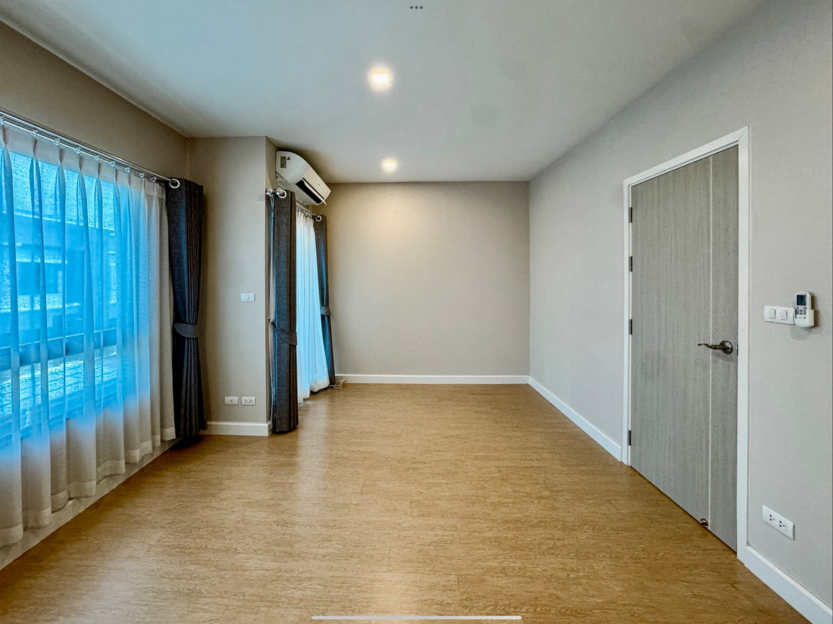 For SaleTownhomeNawamin, Ramindra : For Sale: Modern 3-Storey Townhome | Fully Extended, Like-New Condition | 4 Bedrooms | Prime Location Near Expressway