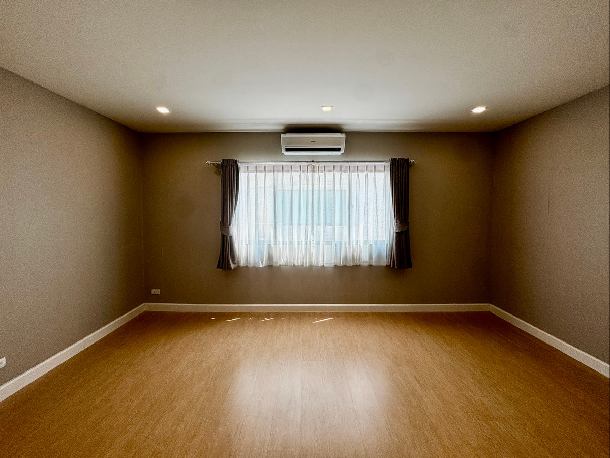 For SaleTownhomeNawamin, Ramindra : For Sale: Modern 3-Storey Townhome | Fully Extended, Like-New Condition | 4 Bedrooms | Prime Location Near Expressway