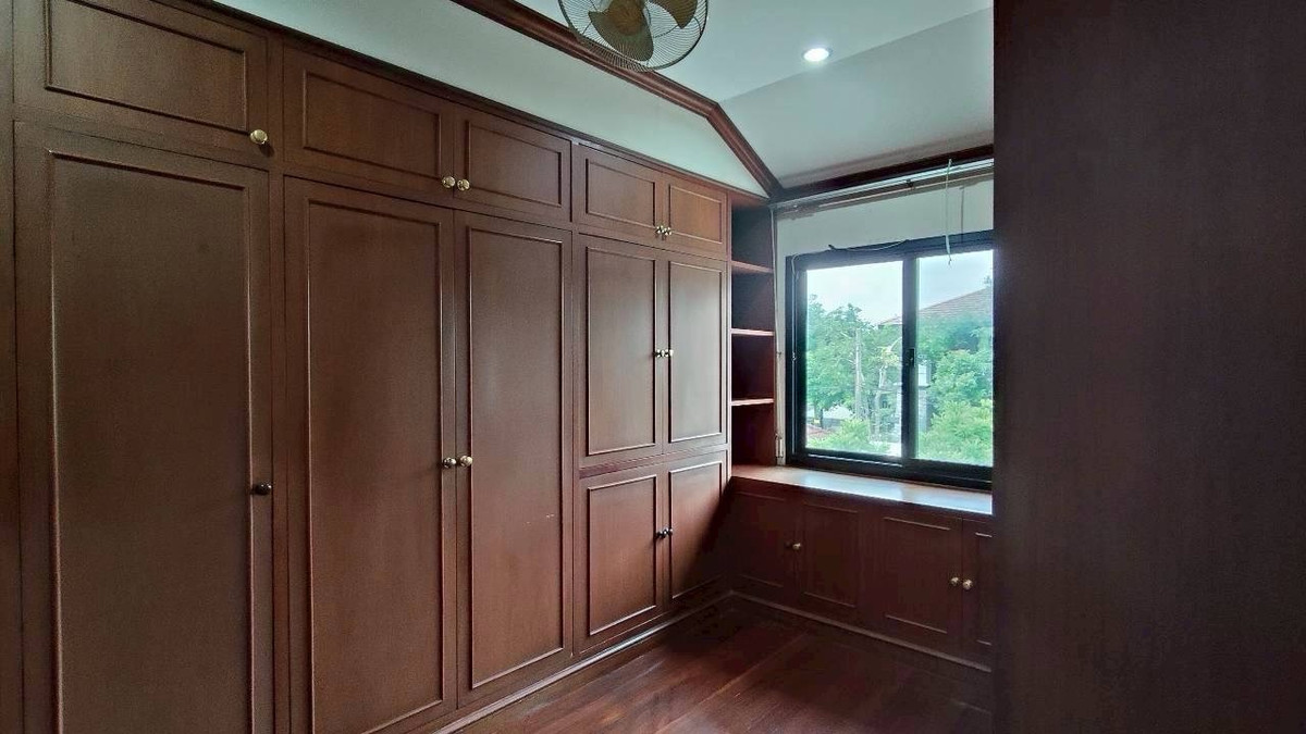 ให้เช่าบ้านพัฒนาการ ศรีนครินทร์ : 🏡 ให้เช่าบ้านเดี่ยวหลังใหญ่ – ซอยกรุงเทพกรีฑา 8เหมาะสำหรับพักอาศัยหรือทำ โฮมออฟฟิศบนพื้นที่ใหญ่ถึง 1 ไร่ พื้นที่ใช้สอยกว้างขวาง